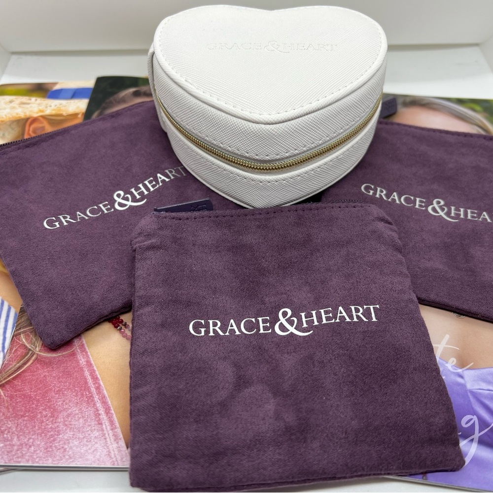 GRACE & HEART HEART SHAPED TRAVEL JEWELRY CASE & 3 PURPLE DUSTER BAGS BRAND NEW